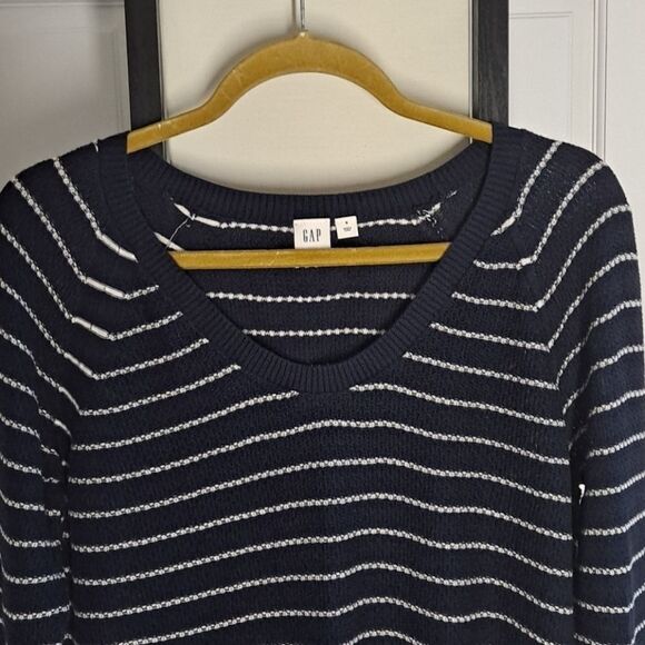 Gap ladies pullover top NWOT - Picture 2 of 8